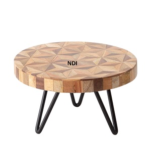 Support de service décoratif en bois pour cupcakes, d'aspect traditionnel, avec support métallique de forme arrondie, pour usage hôtelier. - Product Image 1