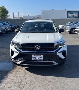 Usado 2024 Volkswagen Taos S AWD - Product Image 1