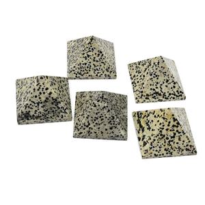 Cristal usine prix fournisseur en gros pierre naturelle agate jaspe dalmatien énergie de guérison pyramide naturelle pour la méditation - Product Image 1