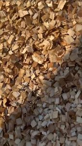 HKD NGUYEN HONG HANH 89 Embalaje OEM a granel del fabricante, virutas de madera natural para calderas de biomasa, producción de tableros MDF, exportación líder - Product Image 6
