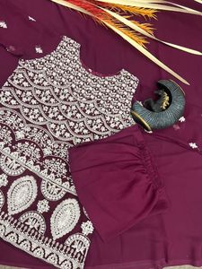 ชุดสلوارผ้าจอร์เจตต์งานปักมืออย่างประณีตสวยงาม ดีไซน์เนอร์แบรนด์ดัง พร้อมผ้าคลุมไหล่ งานปักด้ายเต็มตัว เหมาะสำหรับงานปาร์ตี้และงานพิธีการ - Product Image 4