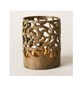 Portavelas Decorativo de Metal para Entradas que Ofrece una Luz Suave y Acogedora para Invitados y Familiares - Product Image 4