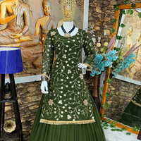 LANCEMENT DU NOUVEAU DESIGNER DE FÊTE ET DU LEHENGA AVEC DU TRAVAIL DE BRODERIE ET DE LA DENTELLE AVEC L'ENSEMBLE DUPATTA