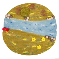 Meilleur tapis de jeu en feutre fait main Himalaya, scène naturelle de rivière et de prairie avec animaux, fleurs, champignons, jouet éducatif Montessori Waldorf DIY