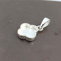 Venta al por mayor amuleto de la suerte 925 colgante de trébol de cuatro hojas de plata esterlina en blanco para grabar suministros de joyería de leche materna OEM
