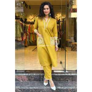 Cette saison des fêtes, nous lançons un magnifique ensemble de pantalons Kurti pour de magnifiques dames, une superbe tenue parfaite pour le bureau - Product Image 1