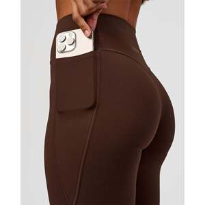 Leggings fuselés taille haute Fusion V-Contour avec poches - Collants push-up couleur chocolat chaud pour femme XS - Product Image 4