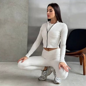 Kit de yoga professionnel 3 pièces : tapis extra épais et rembourré, sangle de transport renforcée et blocs de stabilité en liège naturel - Product Image 4