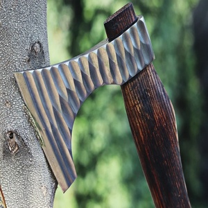 Pedidos a granel personalizados al por mayor, servicio OEM ODM, hacha de grado industrial de acero de Damasco hecha a mano con mango de Funda de cuero personalizado - Product Image 1