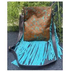 Bolso Bandolera Bohemio de Primera Calidad con Flores de Cuero Genuino, Correa con Flecos en Color Verde Azulado Lavado al Ácido - Fabricante Indio - Product Image 3