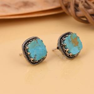 Boucles d'oreilles clous de luxe faites à la main en turquoise Kingman sertie clos, en argent sterling plaqué or 18 carats, bijoux du sud-ouest, cadeau pour fête - Product Image 6