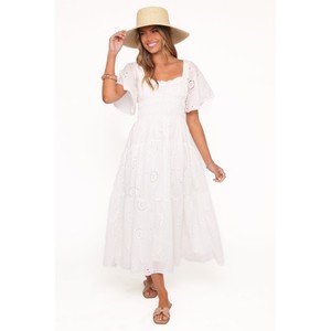 Robes pour femmes, vêtements de style chic, développées pour un look fluide et drapé, coupe équilibrée et style tendance - Product Image 6