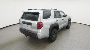 Toyota 4Runner SR5 2025 Casi Nueva, 2.4L Gasolina, Tracción en las Cuatro Ruedas, Transmisión Automática de 8 Velocidades - Product Image 2