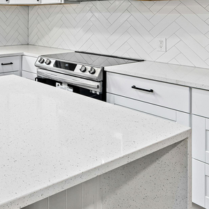 Fabricante de Vietnam Generoso Resistente Anti-Humedad Proyecto Residencial Home Bar Gránulo Piedra de Cuarzo Artificial Encimera de Cocina - Product Image 1