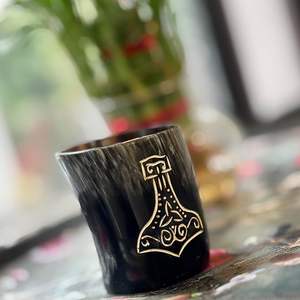 Gobelet à jus en corne de buffle naturelle courte, fabriqué à la main, avec une prise en main confortable pour la cuisine et la salle à manger, à prix abordable - Product Image 3