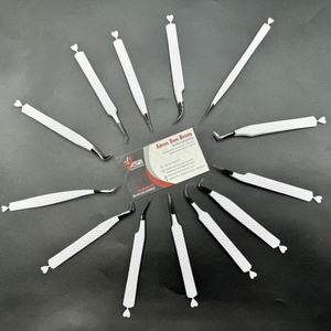 Pinzas de pestañas de corazón blanco y negro con logotipo personalizado, pinzas de extensión de pestañas de punta de fibra profesional de acero inoxidable sostenible, pinzas de mano - Product Image 6