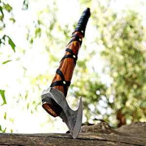 ขวานแคมป์ปิ้งสไตล์ไวกิ้ง คุณภาพสูง ผลิตด้วยมือ ขายส่ง เหล็กกล้าคาร์บอนสูง สำหรับเอาตัวรอดกลางแจ้ง ตีขึ้นรูปด้วยมือ ระดับพรีเมียม - Product Image 1