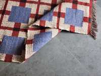 Tapis en laine et jute tissé à la main beige, bleu et rouge à bas prix |   Tapis moderne à poils plats, motif à carreaux texturé, tapis kilim lavable