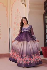 Cosmos Floral Print Readymade Lehenga Choli Collection Ropa étnica elegante para celebraciones festivas y de boda - Product Image 4