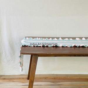 Camino de Mesa con Volantes de Algodón Estampado a Mano con Bloques, en Rosa y Verde, de Algodón Indio - Product Image 4