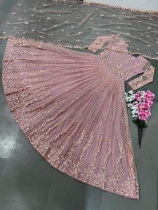 Robe de soirée élégante et tendance, magnifique, douce, en tulle papillon, avec broderie lourde et travail de séquence, avec bas et dupatta - Product Image 6