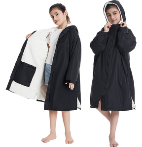 Parka de bain de plage imperméable et personnalisée pour le surf Robes à langer poncho avec matériau recyclé pour adultes et enfants - Product Image 1