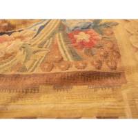 Frankreich (ca. 1850) Dunkelbernsteinfarbener Gold/Sangria Gewebter Orientalischer Traditioneller Wandteppich im Bohemian-Stil aus Wollstoff für Innenraumdekoration