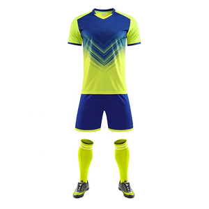 Conjunto de camisetas de fútbol directo de fábrica, uniforme personalizado OEM para club de fútbol, ropa de fútbol OEM de poliéster de alta calidad - Product Image 1
