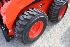 ราคาดีสำหรับรถตักล้อยาง Kioti SL750 สภาพดี พร้อมซื้อ ใช้งานได้ทันที ประสิทธิภาพสูงสำหรับงานก่อสร้างและขนย้ายดิน พร้อมจัดส่ง - Product Image 2