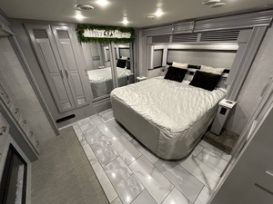 Compact 4x4 Aluminum Camper Motorhome Car Off-Road Vehicle with Spacious Interiors for Adventure Enthusiasts 4-6 Persons - Product Image 5