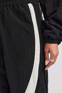 Survêtement en nylon à panneau contrasté avec fermeture éclair Noir Ensembles pour femmes Survêtements à bas prix Tenue de survêtement deux pièces - Product Image 4