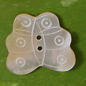 Bouton en coquillage motif papillon, style animal, 28x25mm, pour bijoux en coquillage - Product Image 2