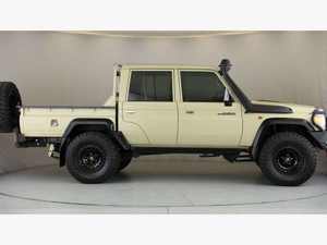 Camioneta Usada en Excelentes Condiciones, Modelo 2023, Doble Cabina, Equipamiento Completo, Entrega Rápida, Volante a la Izquierda, Asientos de Cuero, Techo Panorámico - Product Image 3