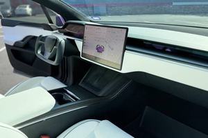 VOITURE ÉLECTRIQUE EXTRÊMEMENT PROPRE 2022 TESLA MODEL HORSEPOWER AWD CAPACITÉ DE CONDUITE AUTONOME COMPLÈTE PRÊTE À ÊTRE EXPÉDIÉE - Product Image 3