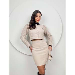 มิสเจนเนลชุดกระโปรงและแจ็คเก็ตผ้าชาแนลสีดำสำหรับผู้หญิง - ชุดทำงานสุภาพสตรีที่ดูสง่างามและเป็นทางการ - Product Image 1