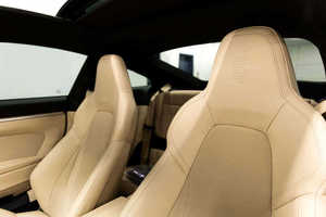 Encantador Porsche 911 Turbo S Convertible Negro 2024, Tracción en las Cuatro Ruedas, Usado, Llantas de Aleación, Asientos de Cuero, Automático, R17, Volante a la Izquierda, Paquete de Luces y Potencia - Product Image 3