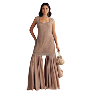 Commercio all'ingrosso marrone crêpe Kurta Sharara con Choker stile Net Dupatta per festa festiva indossare il ricevimento di nozze e gli ordini personalizzati - Product Image 1