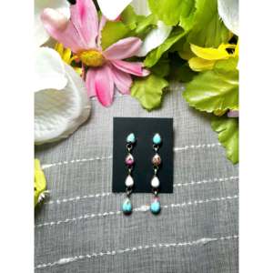Pendientes Colgantes de Plata de Ley con Diseño de Gota de Agua y Dalia de Algodón Hechos a Mano por Artesanos Navajo, Ideales para Regalo - Product Image 1