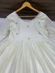 ชุดสูทแต่งงาน anarkali ดีไซเนอร์สีขาวชุดคลุม Anarkali แบบดั้งเดิมของชาวอินเดีย - Product Image 5