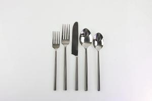 Couverts en acier inoxydable finition argentée une touche de luxe qui transforme chaque repas en une expérience royale - Product Image 3