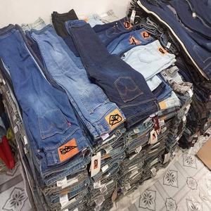 Lot de jeans en denim pour hommes / Surplus de marques de vêtements pour hommes, grossistes en pantalons en jean, vêtements du Bangladesh - Product Image 4