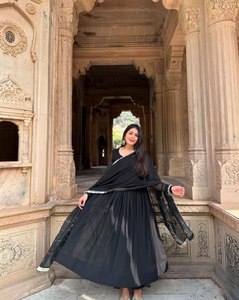 Salwar Kameez Étnico Indio de Diseño para Mujer, Estilo Algodón Georgette Sintético con Capas y Volantes, Grabado, de Secado Rápido, para Bodas y Fiestas - Product Image 2