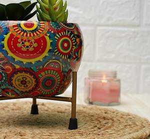 Maceta de hierro con estampado de flores azules de alta calidad para decoración de hoteles y restaurantes disponible para la venta desde India - Product Image 4