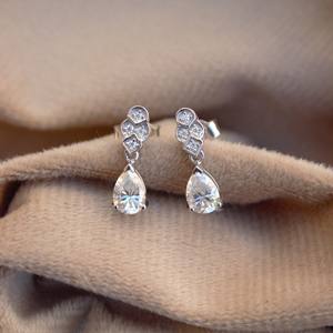 Boucles d'oreilles Moissanite légères en argent sterling 925 avec goutte de poire Dangle avec bijoux légers Push Back avec 925 estampillé - Product Image 1
