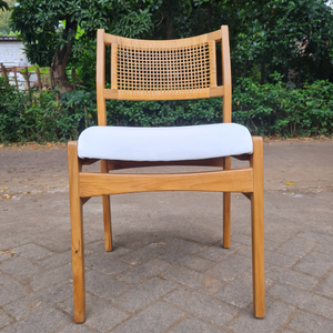 เก้าอี้ไม้สักกลางศตวรรษที่ได้แรงบันดาลใจจากการทอหวายและเบาะรองนั่งสีขาว - Product Image 3