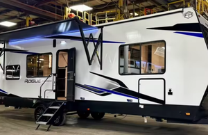 Remolque de Viaje Usado 2025 2024 2023 Forest River Vengeance Rogue Armored 26L140, Autocaravanas, Remolques de Viaje, Casas Rodantes - Product Image 2