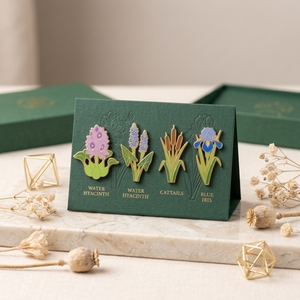 Coffret Cadeau Premium de Broches Émaillées Botaniques Vintage - Lot de Badges Métalliques Peints à la Main à l'Effigie de Plantes Aquatiques, Épingles de Revers en Émail Dur - Vente en Gros - Product Image 4