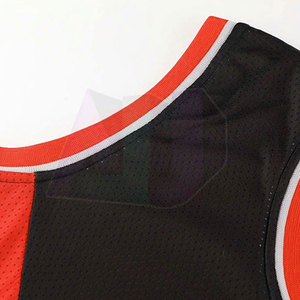 Tenues de basket-ball de haute qualité, respirantes, en tissu 100% polyester, légères, évacuant l'humidité, conçues pour un confort maximal - Product Image 3