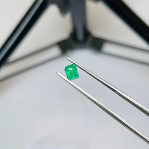 Esmeralda Natural de Zambia, Corte Esmeralda, Par de 1.18 Quilates, Buena Calidad, Lustre, Color Verde Agradable, Pulido Perfecto para Cualquier Joyería - Product Image 4