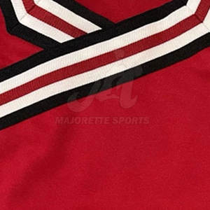 Haut de sport respirant en tissu extensible pour la cheerleading, favorisant la mobilité lors des routines d'équipe - Product Image 6